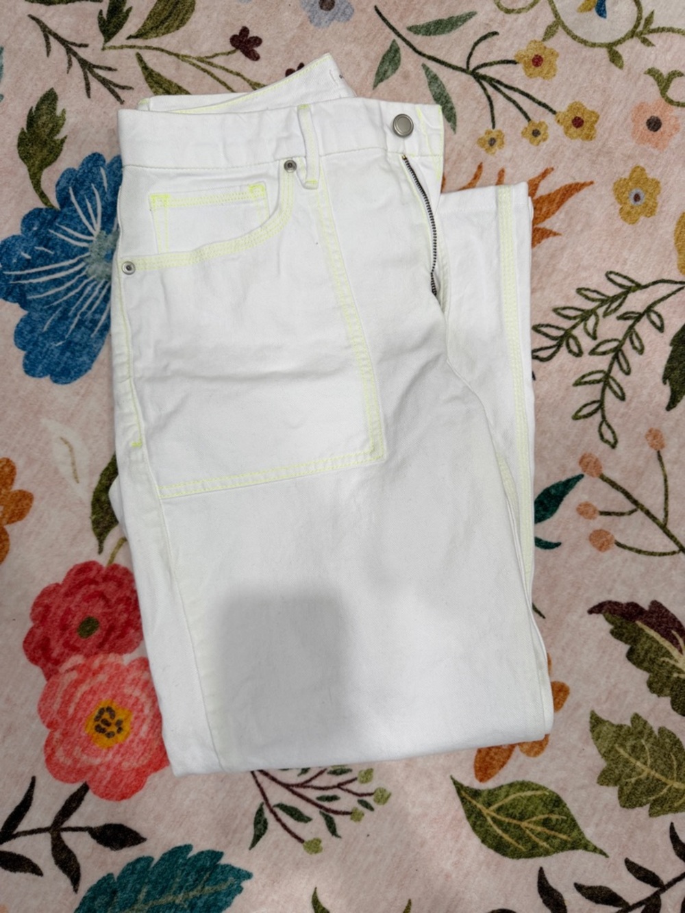 Good American White Straight Leg Jeans with Pale Yellow Stitching